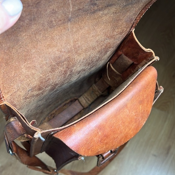 Handmade Genuine Leather Crossbody Double Compartment Saddle Bag - Picture 12 of 15